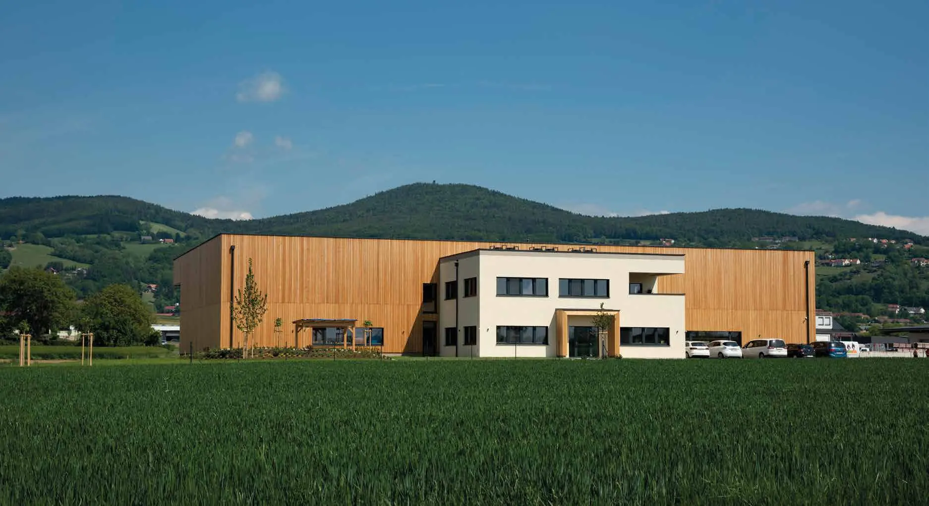 Gewerbegebaeude-EM-3